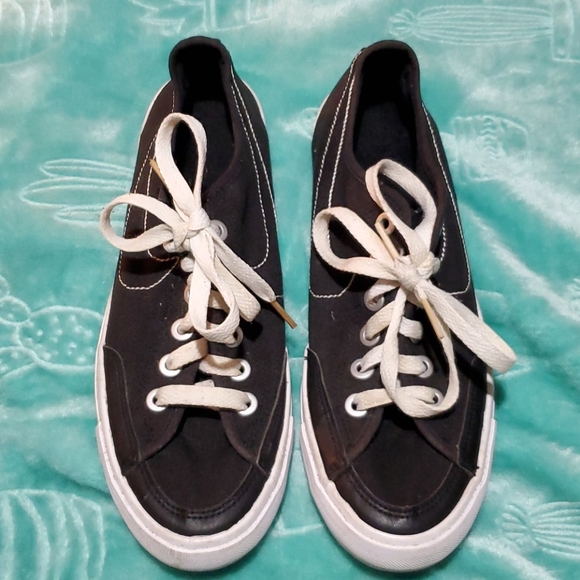 nike canvas tennis shoes